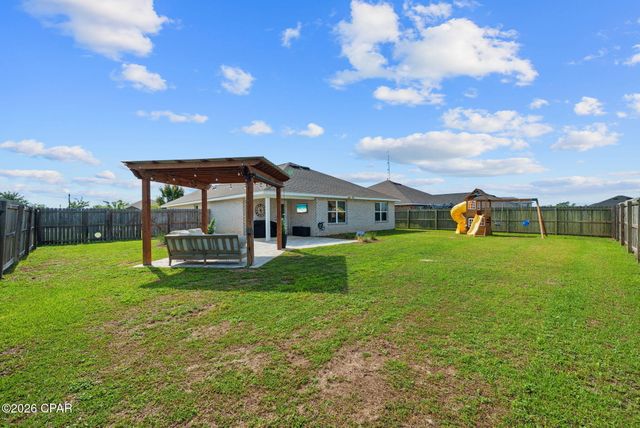 102 Spikes Circle, Southport, FL 32409
