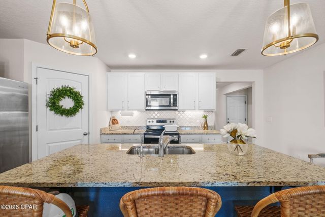 102 Spikes Circle, Southport, FL 32409