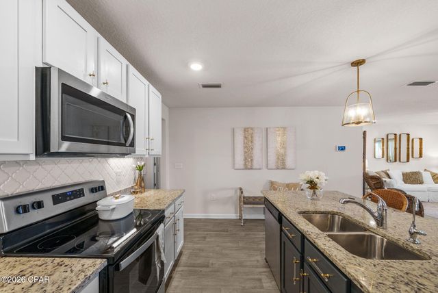 102 Spikes Circle, Southport, FL 32409