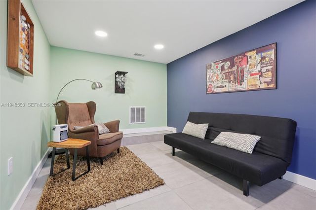 5301 Pierce St, Hollywood, FL 33021