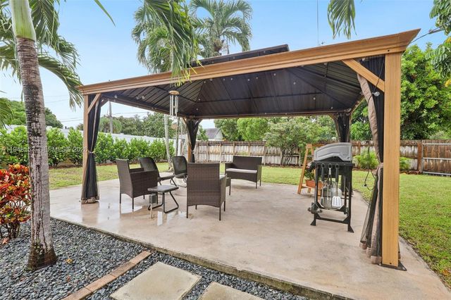 5301 Pierce St, Hollywood, FL 33021