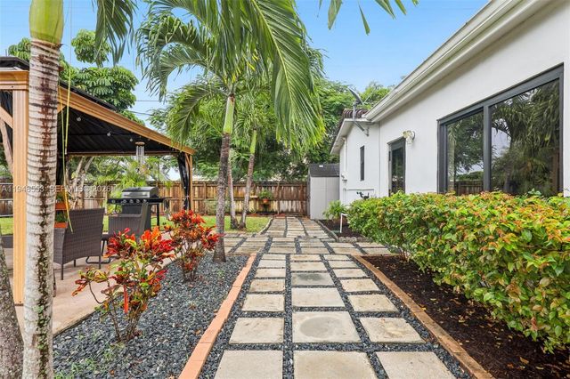 5301 Pierce St, Hollywood, FL 33021