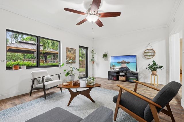 5301 Pierce St, Hollywood, FL 33021