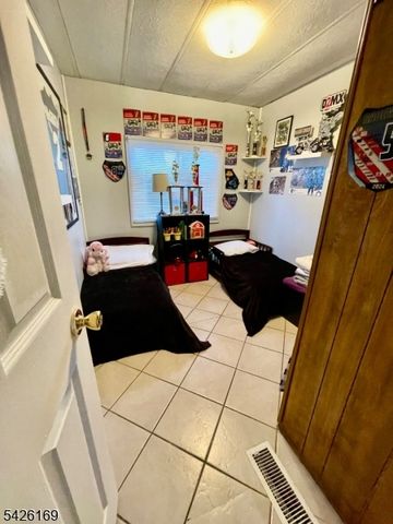 22 Ambassador Dr, Wayne Twp., NJ 07470