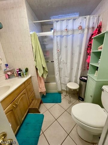 22 Ambassador Dr, Wayne Twp., NJ 07470
