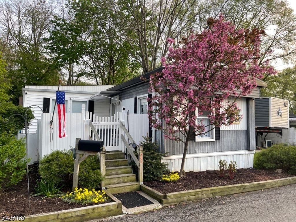 22 Ambassador Dr, Wayne Twp., NJ 07470