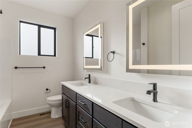 585 S Perry Avenue, East Wenatchee, WA 98802