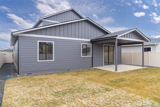 585 S Perry Avenue, East Wenatchee, WA 98802