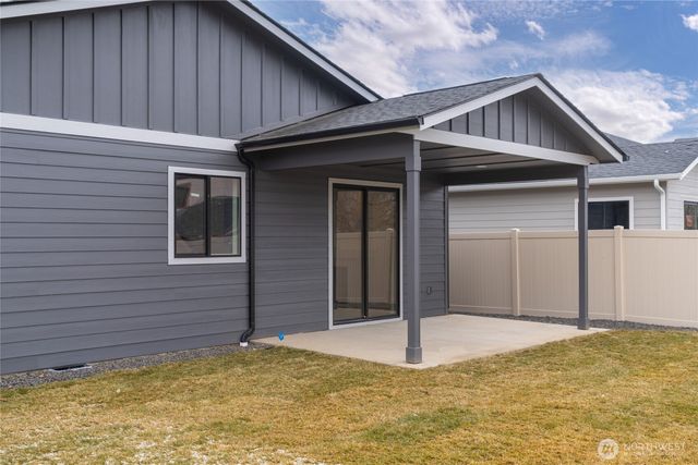 585 S Perry Avenue, East Wenatchee, WA 98802