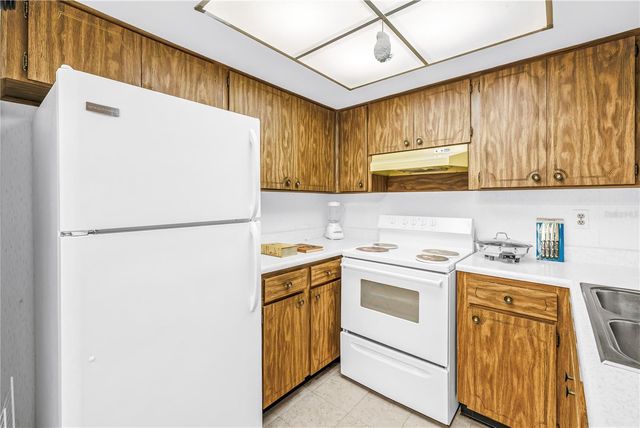 2740 HIGHLANDS BOULEVARD B, Palm Harbor, FL 34684