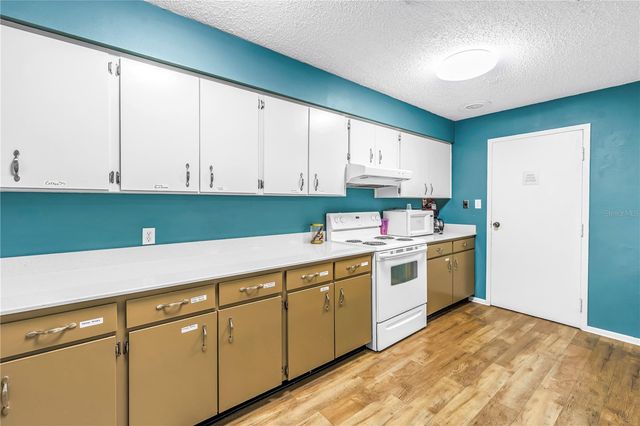 2740 HIGHLANDS BOULEVARD B, Palm Harbor, FL 34684