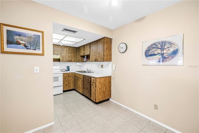 2740 HIGHLANDS BOULEVARD B, Palm Harbor, FL 34684
