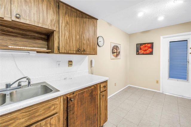 2740 HIGHLANDS BOULEVARD B, Palm Harbor, FL 34684