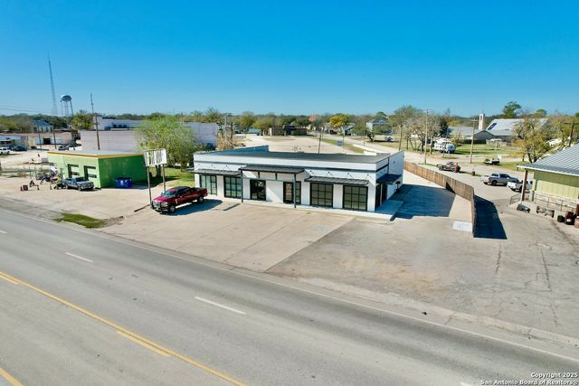 307 2nd St Unit 102, Pleasanton, TX 78064