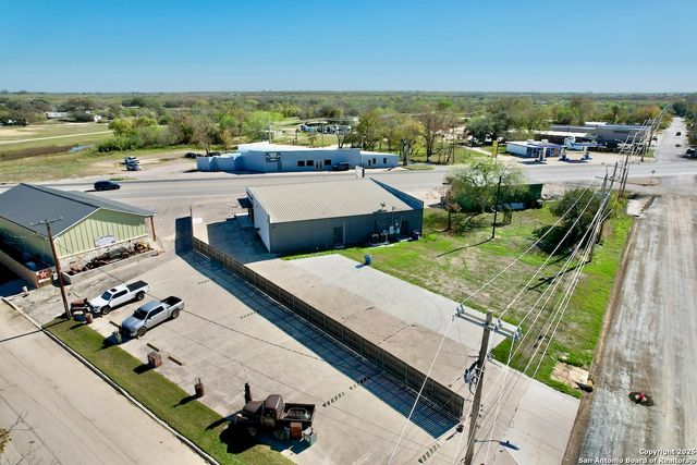 307 2nd St Unit 102, Pleasanton, TX 78064