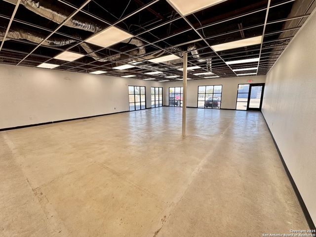 307 2nd St Unit 102, Pleasanton, TX 78064