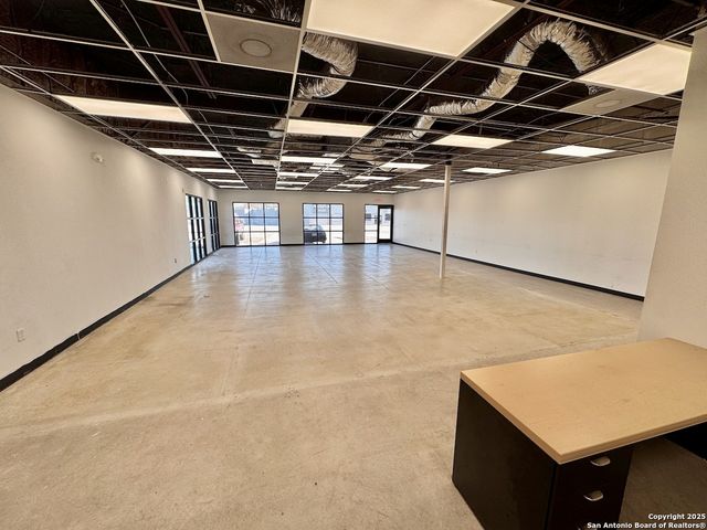 307 2nd St Unit 102, Pleasanton, TX 78064