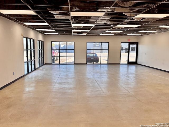 307 2nd St Unit 102, Pleasanton, TX 78064