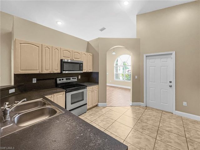 2105 NE 15th TER, Cape Coral, FL 33909