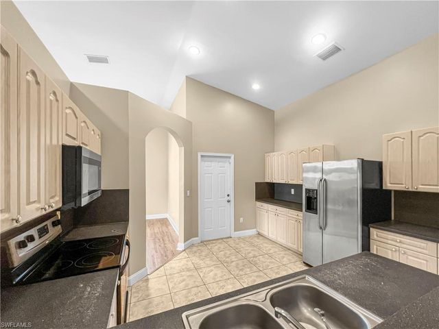 2105 NE 15th TER, Cape Coral, FL 33909
