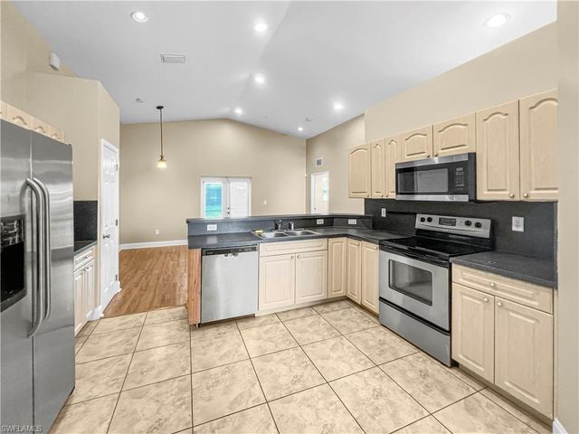 2105 NE 15th TER, Cape Coral, FL 33909