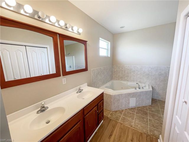 2105 NE 15th TER, Cape Coral, FL 33909