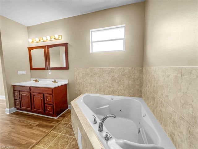 2105 NE 15th TER, Cape Coral, FL 33909