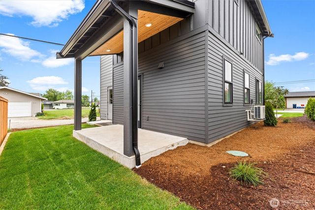 303 S 17th Street, Lynden, WA 98264
