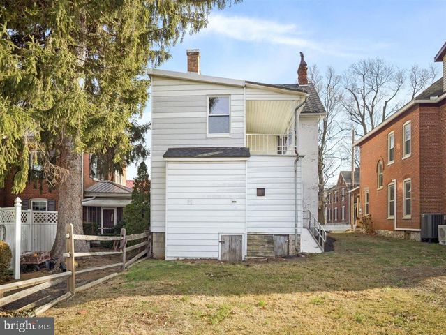 141 S WASHINGTON ST, Greencastle, PA 17225