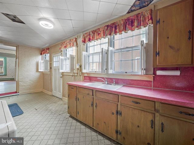 141 S WASHINGTON ST, Greencastle, PA 17225