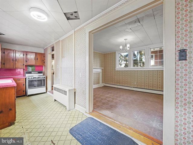 141 S WASHINGTON ST, Greencastle, PA 17225