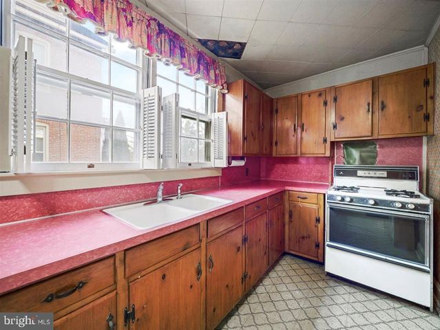 141 S WASHINGTON ST, Greencastle, PA 17225