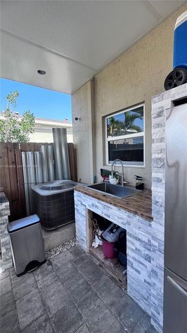 326 NE 5th Pl, Florida City, FL 33034