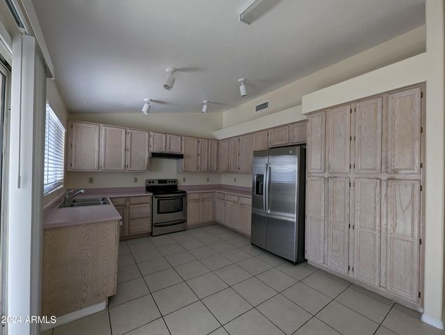11941 N 69TH Avenue, Peoria, AZ 85345