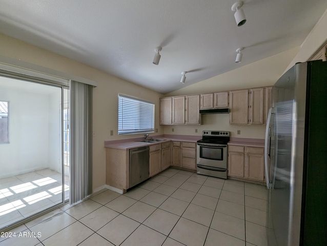 11941 N 69TH Avenue, Peoria, AZ 85345