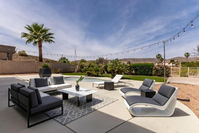 918 W Windsong Drive, Phoenix, AZ 85045