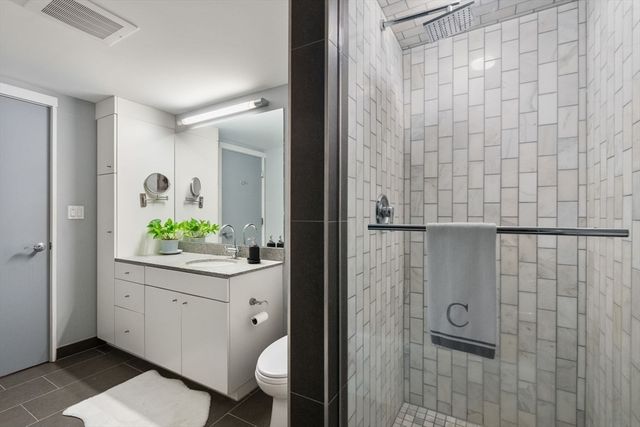 25 Channel Center St 807, Boston, MA 02210