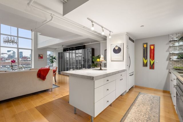 25 Channel Center St 807, Boston, MA 02210