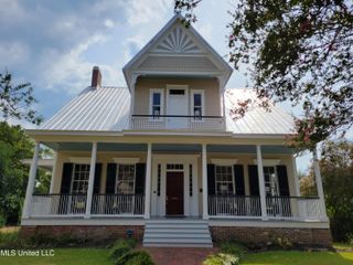 708 Orleans Street, Natchez, MS 39120