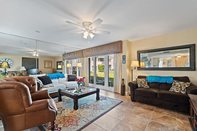 118 Castlewood Drive 123, North Palm Beach, FL 33408