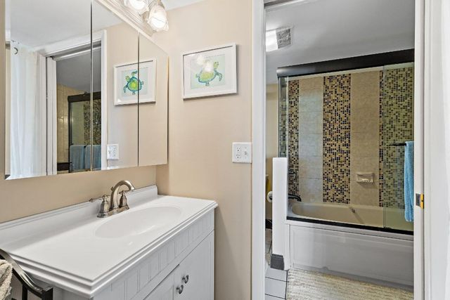 118 Castlewood Drive 123, North Palm Beach, FL 33408