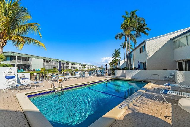 118 Castlewood Drive 123, North Palm Beach, FL 33408