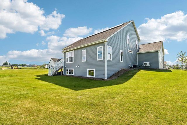 W256N6649 Beaver Creek LANE, Sussex, WI 53089