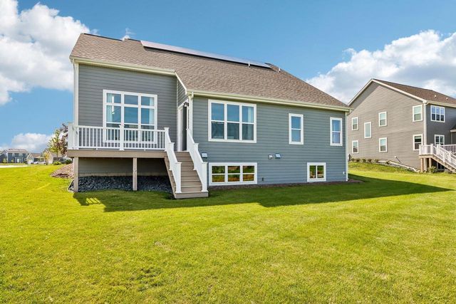 W256N6649 Beaver Creek LANE, Sussex, WI 53089