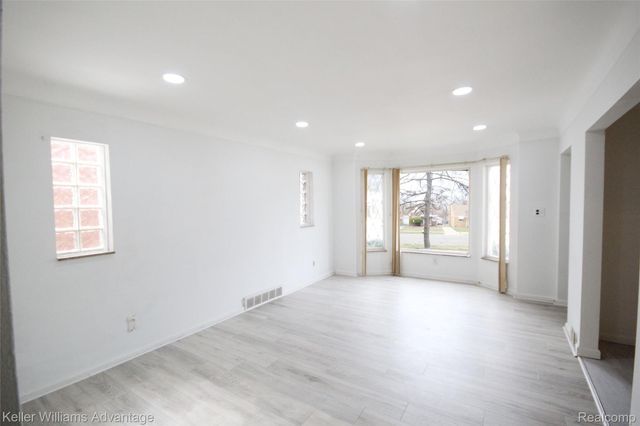 19438 Winthrop Street, Detroit, MI 48235