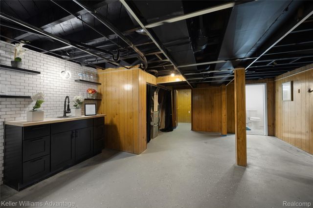 19438 Winthrop Street, Detroit, MI 48235