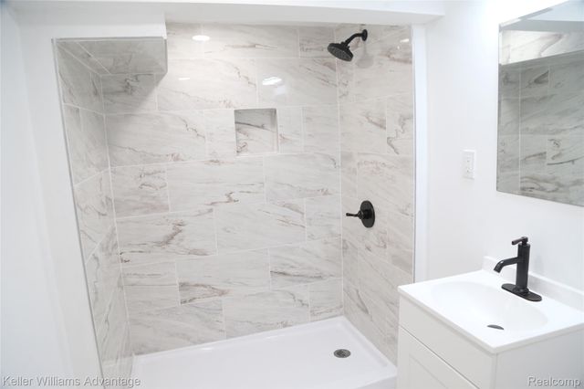 19438 Winthrop Street, Detroit, MI 48235