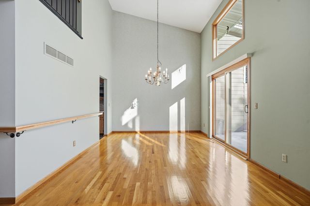 6733 W 82nd Street, Bloomington, MN 55438