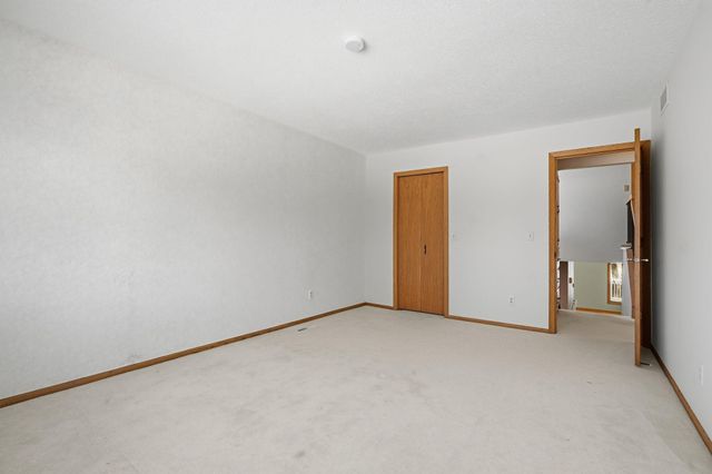 6733 W 82nd Street, Bloomington, MN 55438