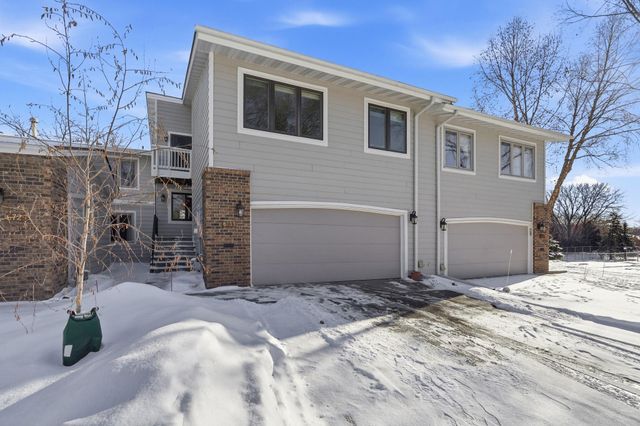 6733 W 82nd Street, Bloomington, MN 55438